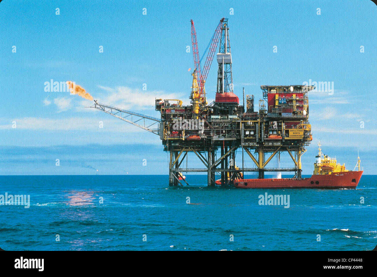 UNITED KINGDOM NORTH SEA OIL PLATFORM THAT SHELL NORTH Cormorant Stock Photo