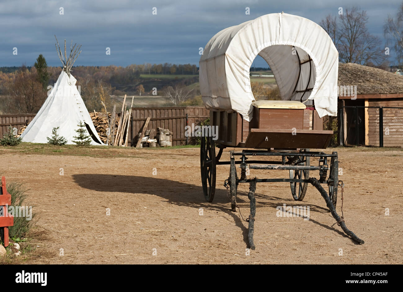 Wagon and wigwam, traditional object of ancient American country Stock Photo