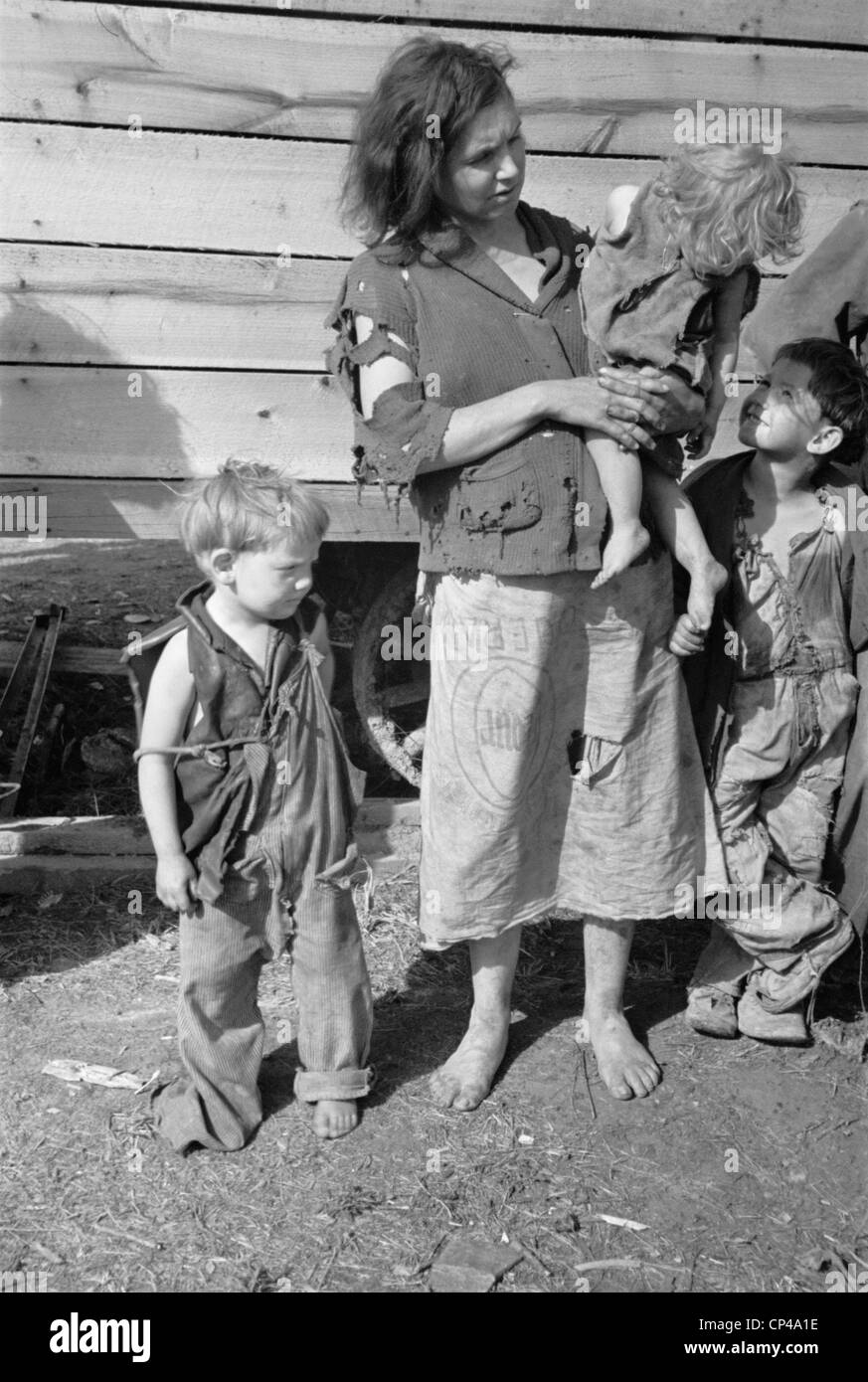 1930s poor family Black and White Stock Photos & Images Alamy