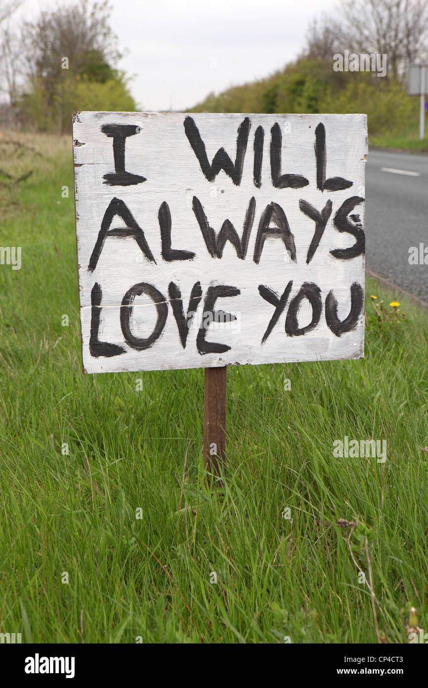 hand written sign by A14 roadside, Felixstowe, 'I WILL ALWAYS LOVE YOU' Stock Photo