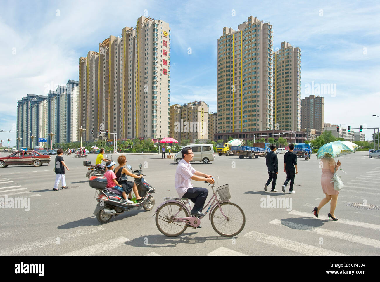 One two main towers hi res stock photography and images Alamy