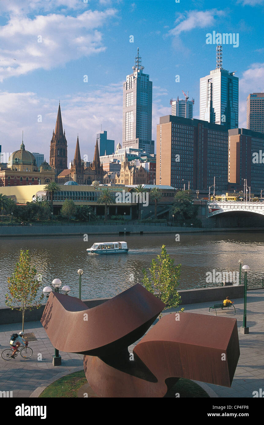 YARRA RIVER MELBOURNE AUSTRALIA THE CENTER OF THE CITY 'And St Paul's Cathedral Stock Photo
