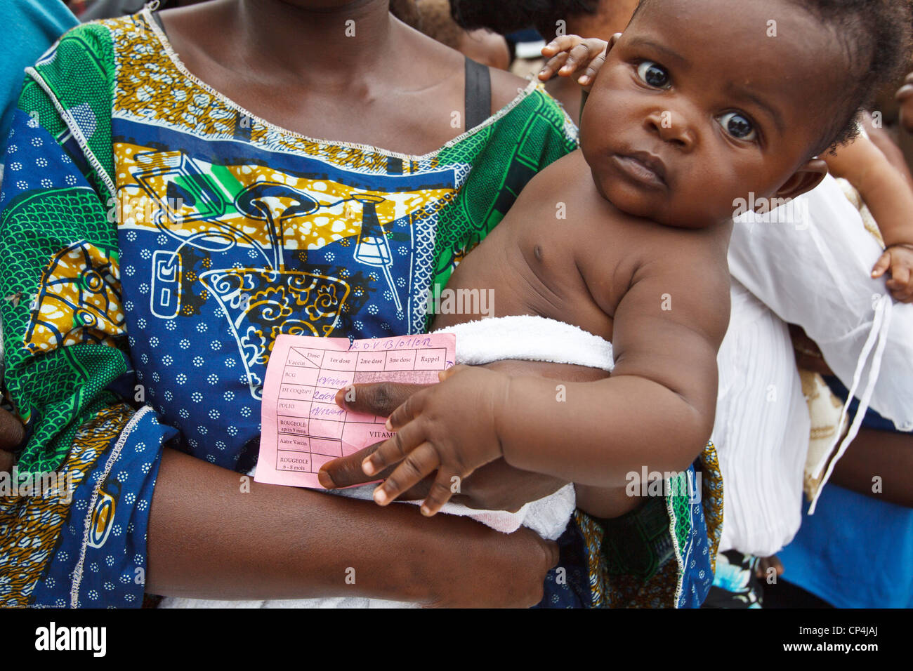 A young child holds his vaccination card at the Nyunzu health center in the town of Nyunzu, Katanga province, DRC Stock Photo