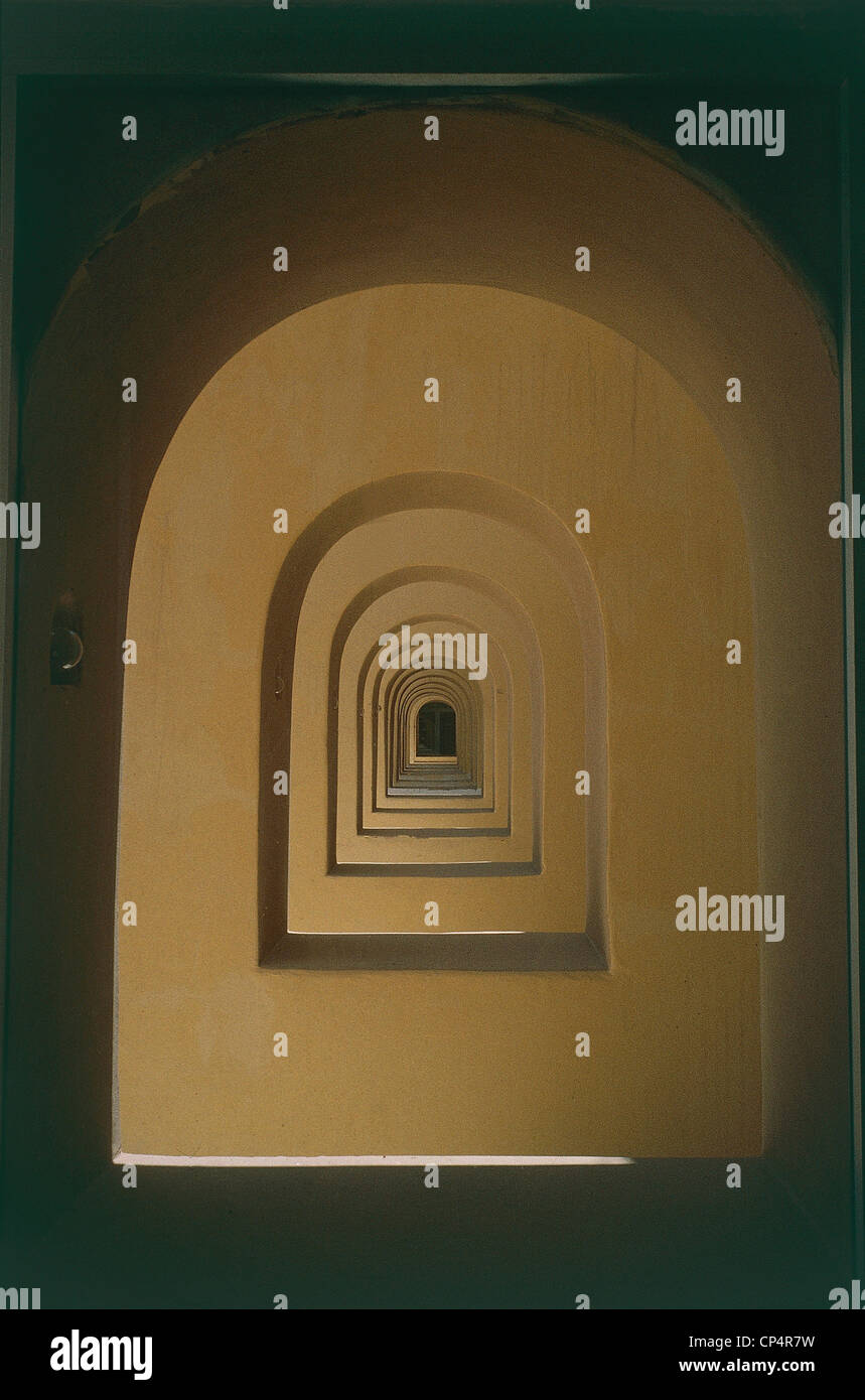 Concentric windows hi-res stock photography and images - Alamy