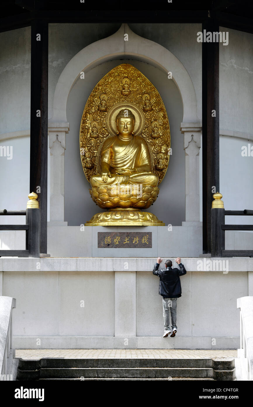 A gilded bronze sculpture of the Buddha at the Peace Pagoda, Battersea Park, London.  (Hanging with the Buddha...!) Stock Photo