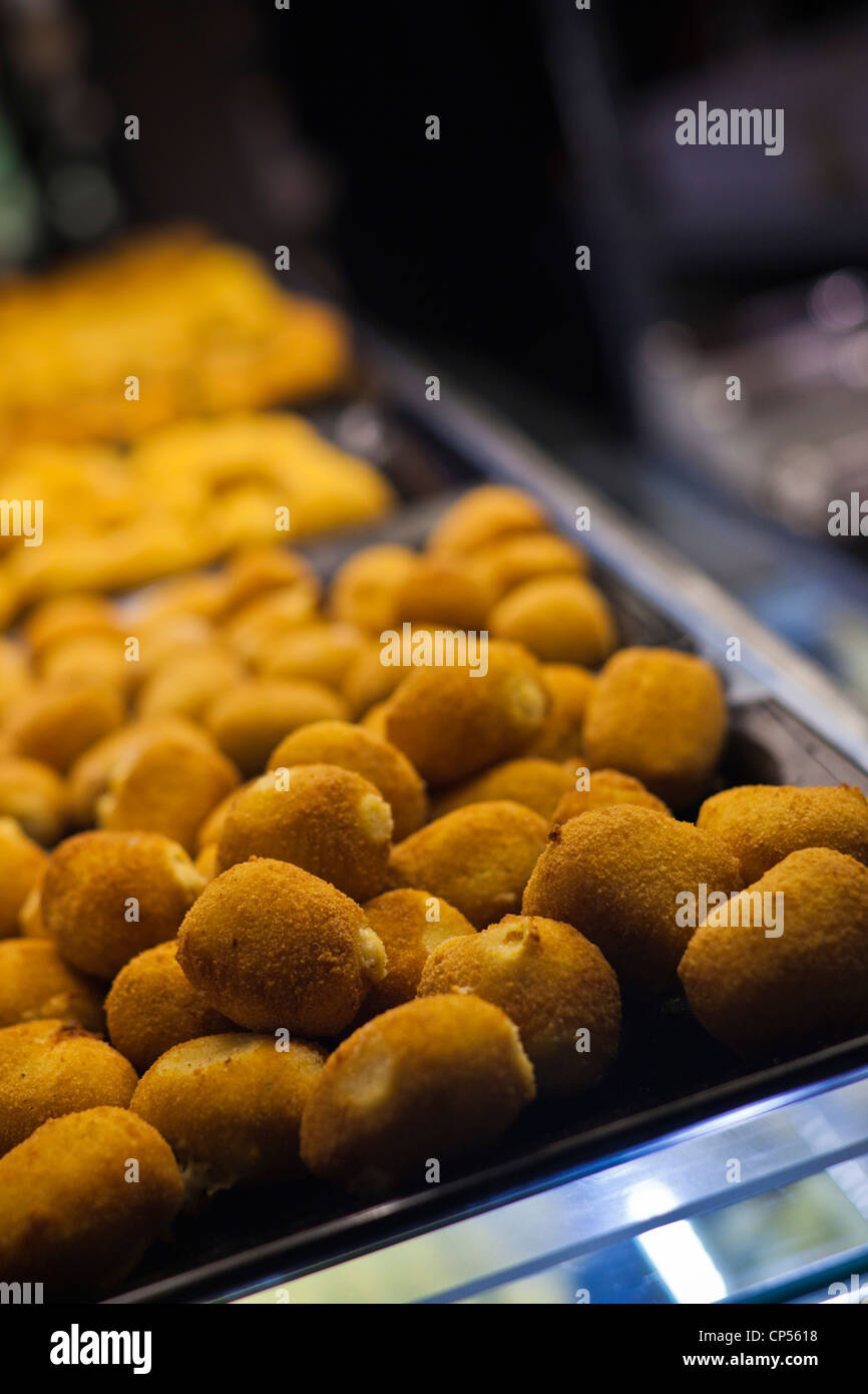 Spain, Madrid, Plaza de San Miguel, Mercado de San Miguel, artisan food