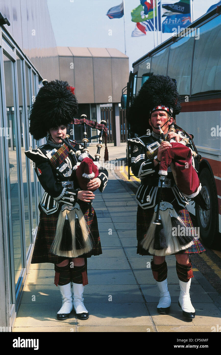 UNITED KINGDOM EDINBURGH, MUSICIANS Bagpipes Stock Photo Alamy