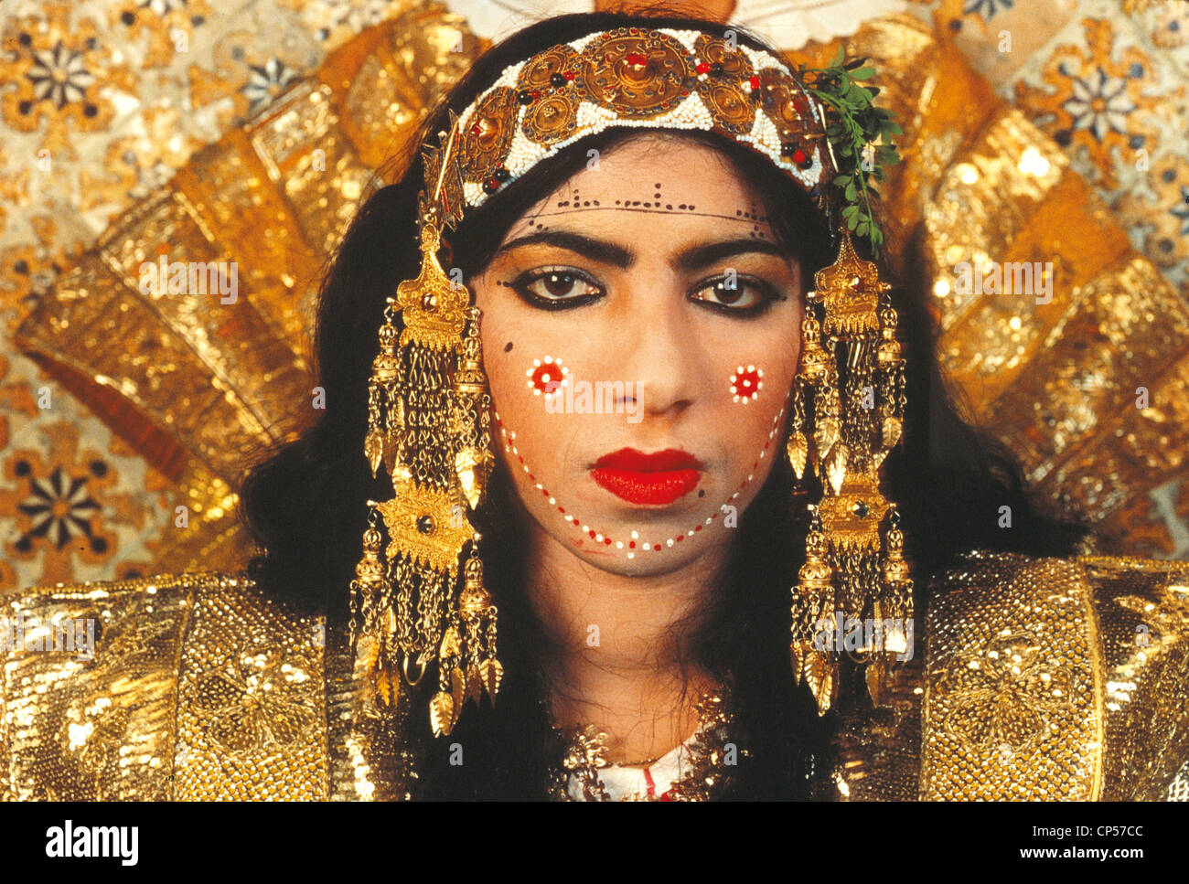 Tunisia - Tunis Governorate (Wilayat Tunis) - Tunisia (Tunis), woman with  traditional wedding costume Stock Photo - Alamy