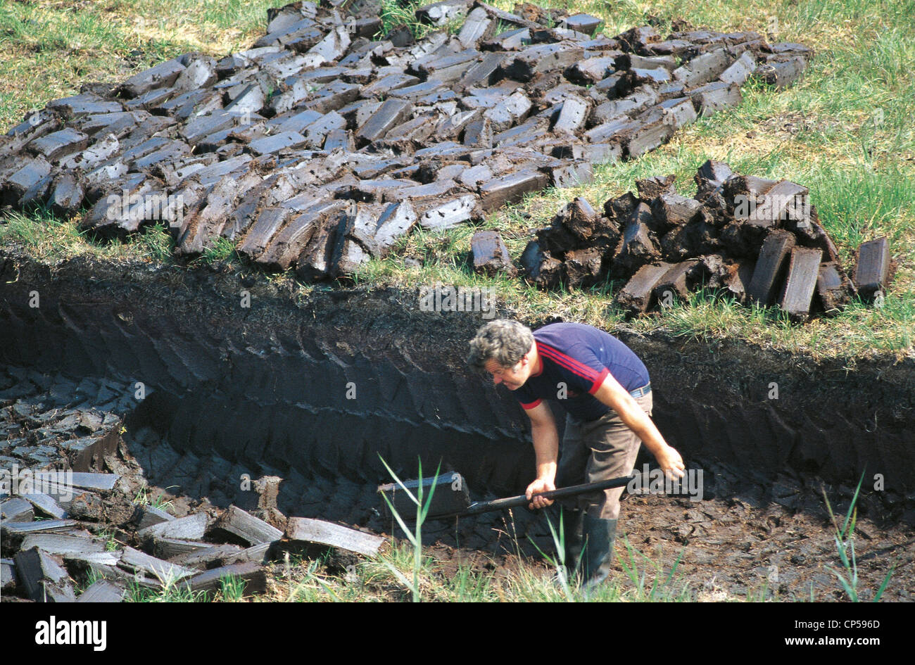 Ireland Recess, harvesting of peat Stock Photo Alamy
