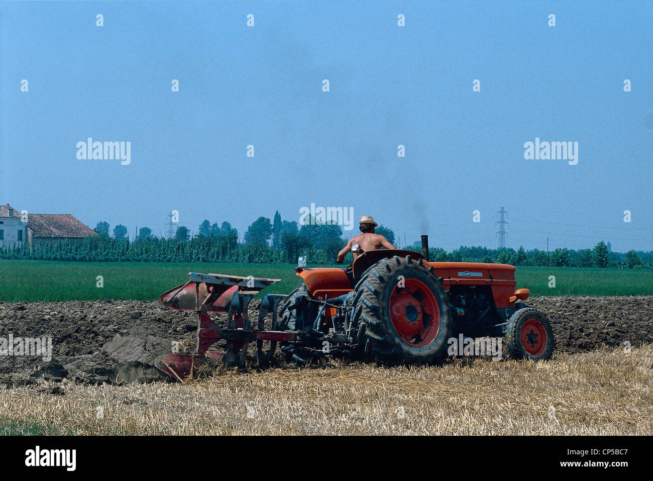 Lombardia - Cocoon (Mn). Farm work: tractor plowing. Stock Photo