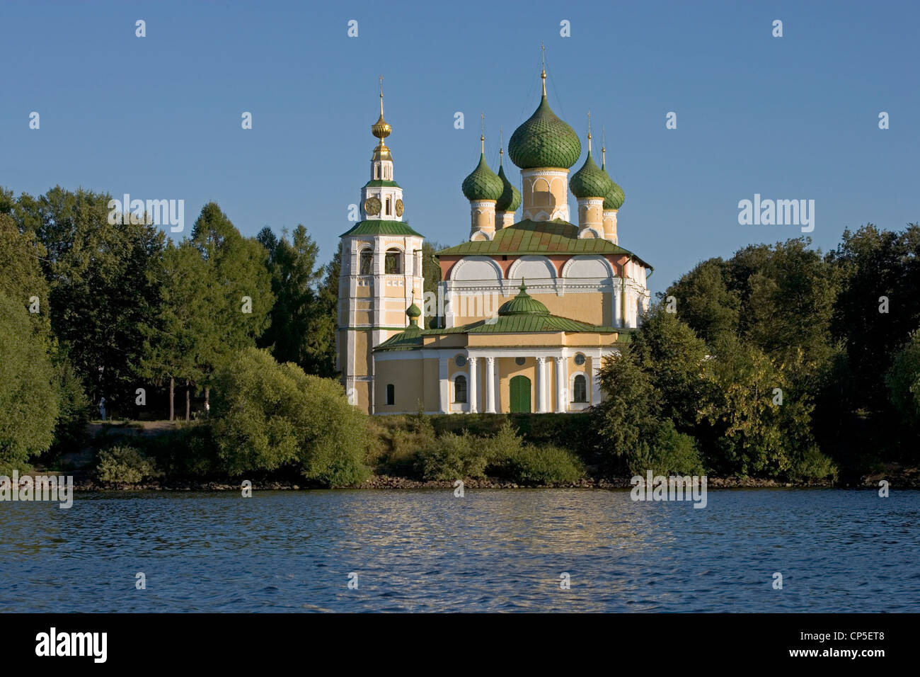 Russia - Uglich. The Volga and the Kremlin (Kreml ', 1713), with the bell tower (Kolokol'nja) Stock Photo