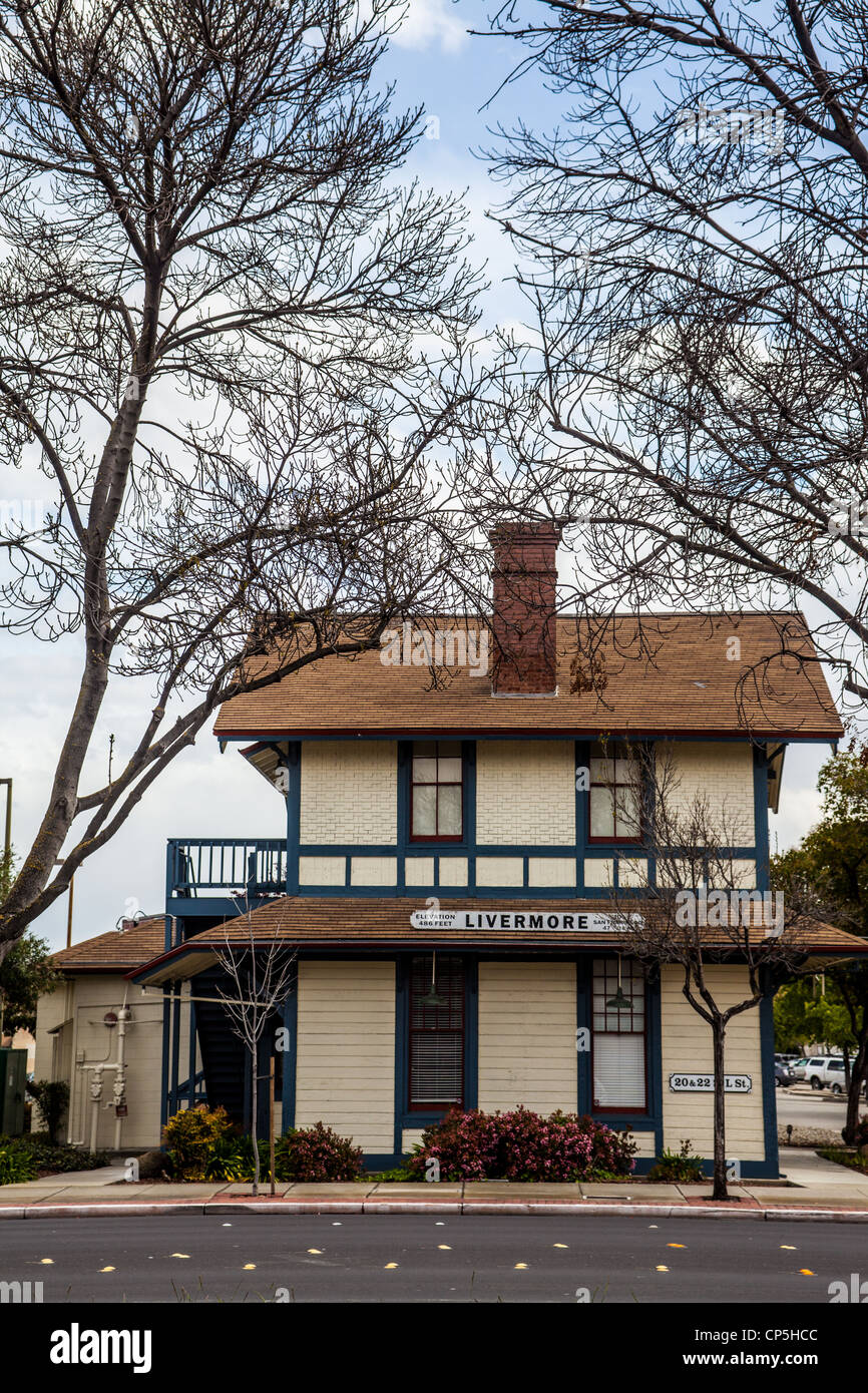 The old Southern Pacific depot in Livermore California Stock Photo Alamy