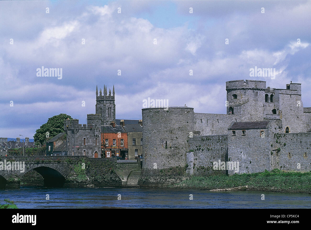 Ireland Limerick Limerick County King John'S Castle On The River Shannon Town In Italiano Stock Photo