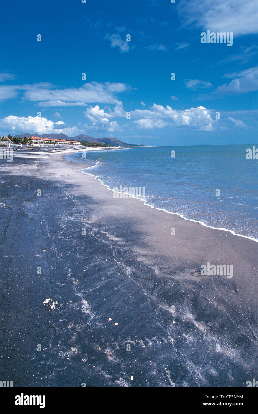 Panama Coronado. Black sand beach on the Pacific Ocean Stock Photo Alamy
