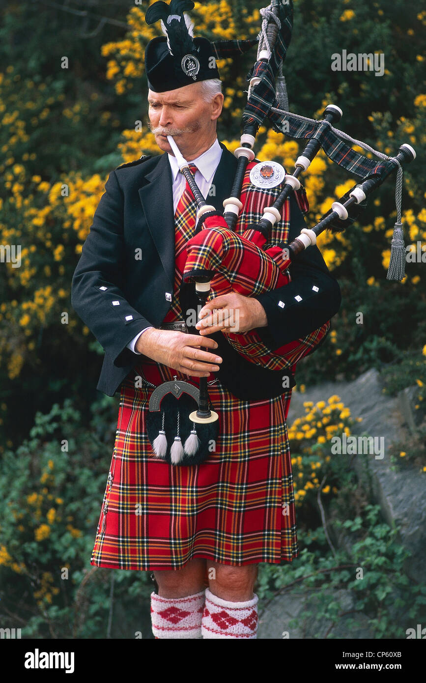 UNITED KINGDOM SCOTLAND ELGIN bagpiper dressed in traditional costumes