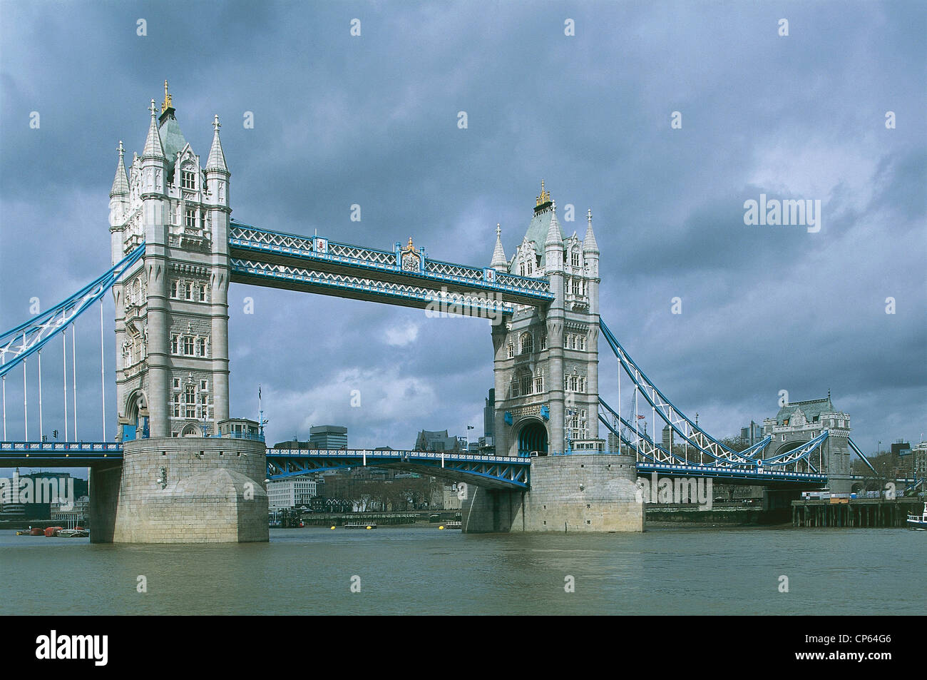 United Kingdom England London. Tower Bridge on the River Thames (architect Horace Jones, engineer John Wolfe Barry, 1886-1894). Stock Photo