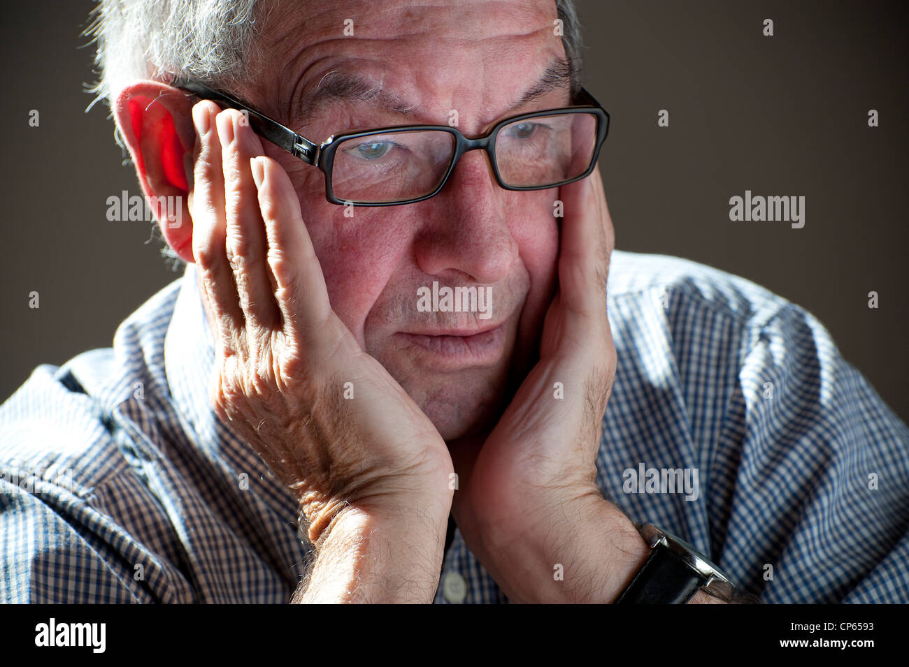 Old man head in hands hi-res stock photography and images - Alamy