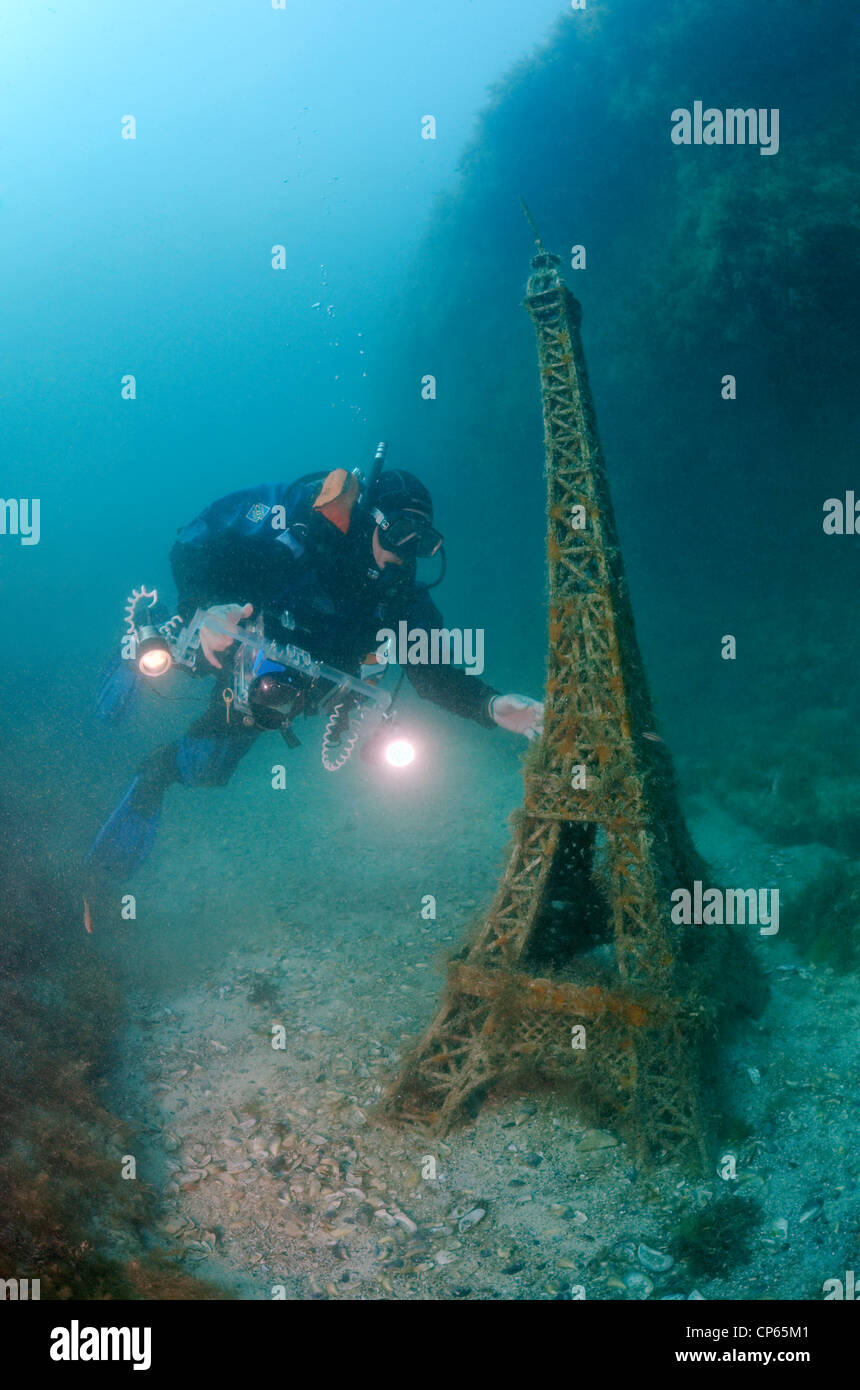 Videigrapher shooting Eiffel Tower sculpture to first in the world underwater museum Leaders' Alley or Soviet Atlantis Stock Photo
