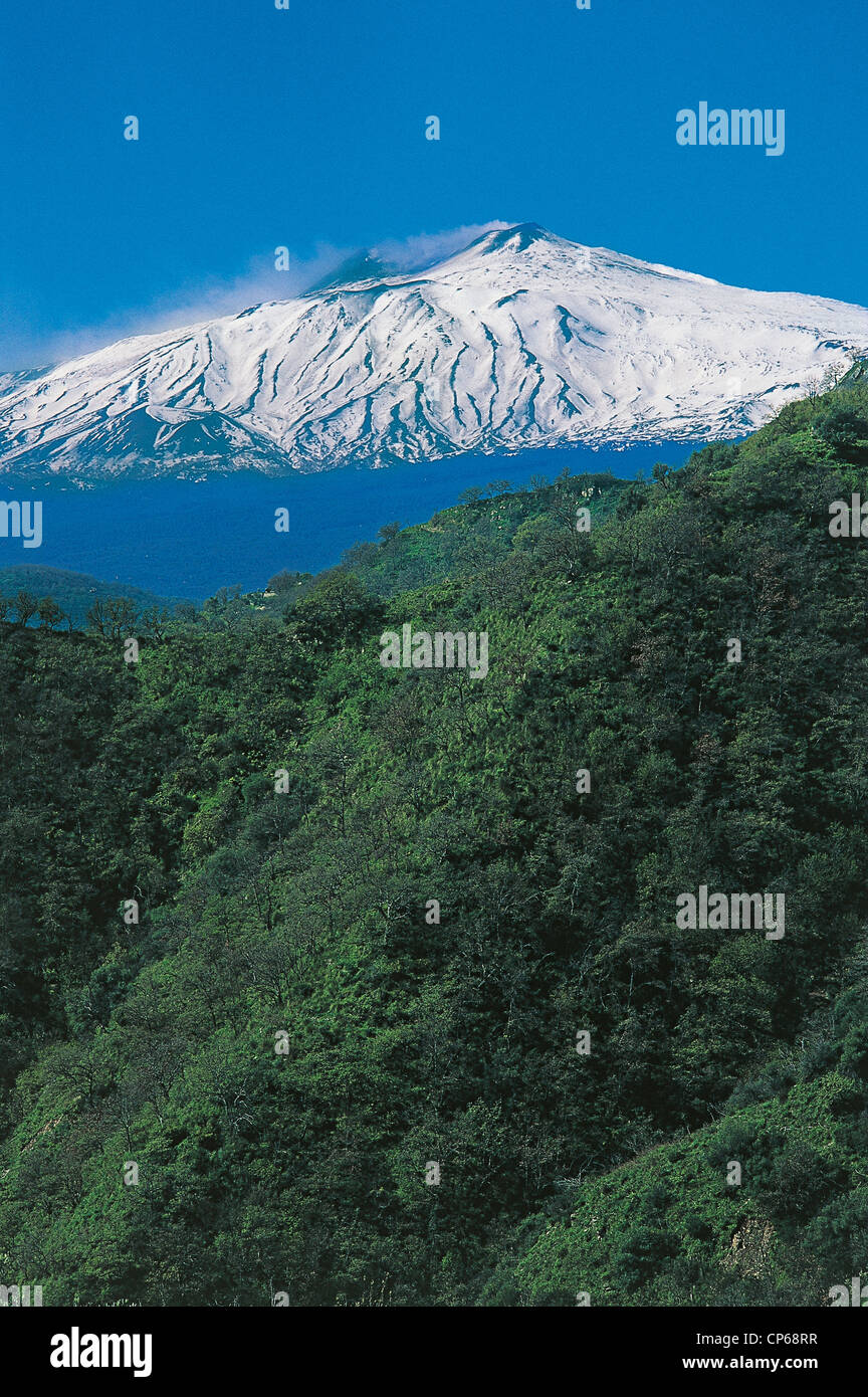 Sicily, Etna VALLEY OF THE SAN CATALDO Stock Photo