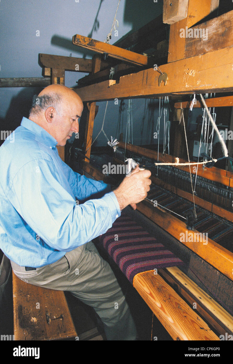 IRELAND COUNTY DONEGAL TWEED Ardara Dunglow WEAVING Stock Photo Alamy