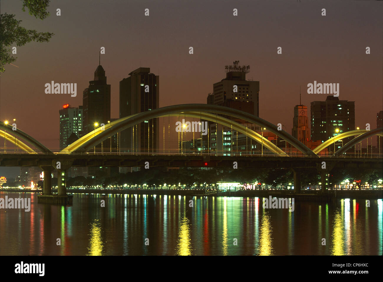 China - Guangdong - Canton (Guangzhou), Pearl River (Zhu Jiang). Haizhu Bridge. Night Stock Photo