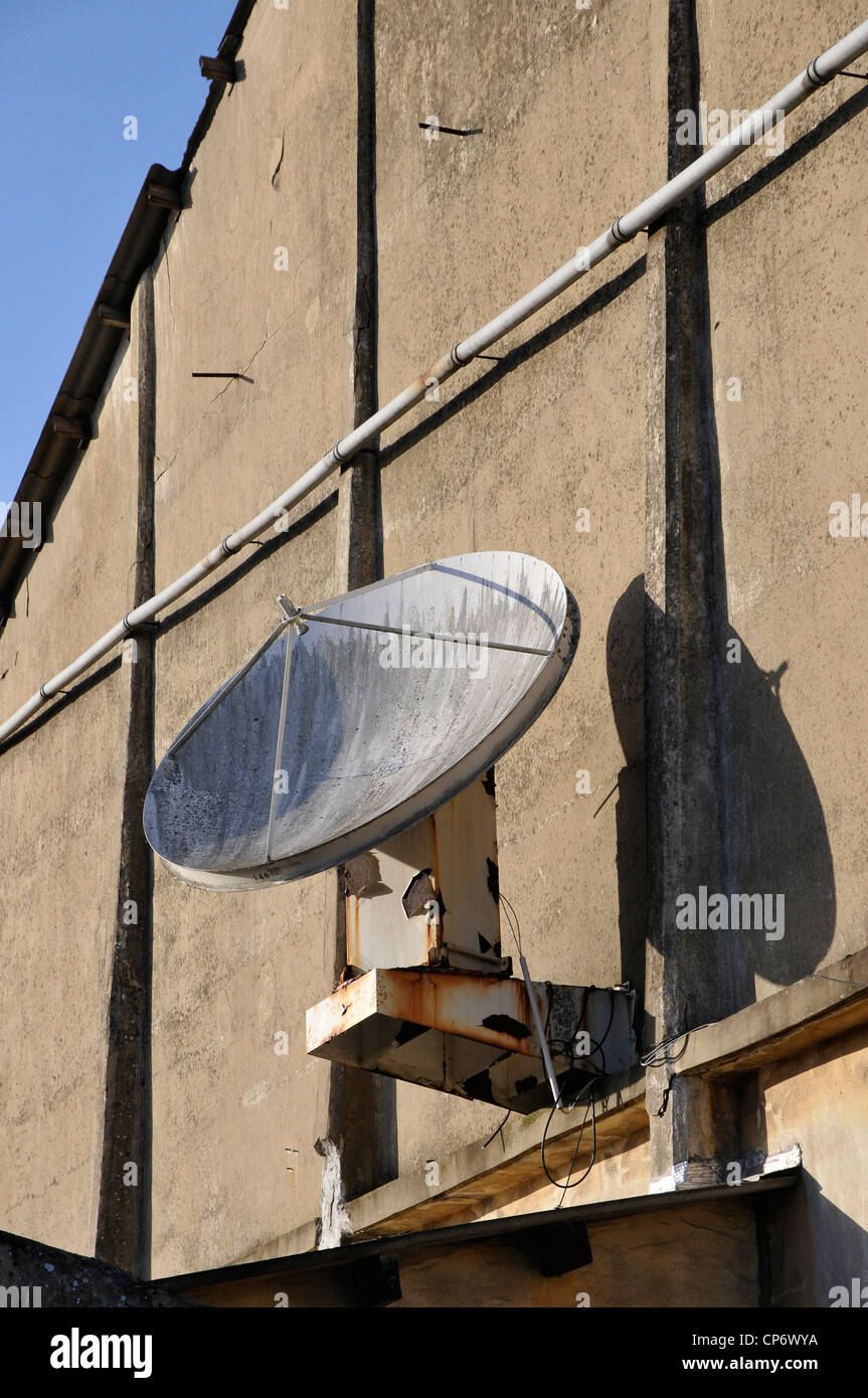 Dish Antenna High Resolution Stock Photography and Images Alamy