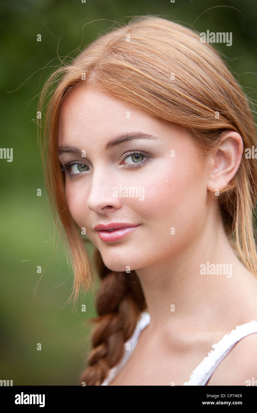 Portrait of a beautiful redheaded girl Stock Photo - Alamy