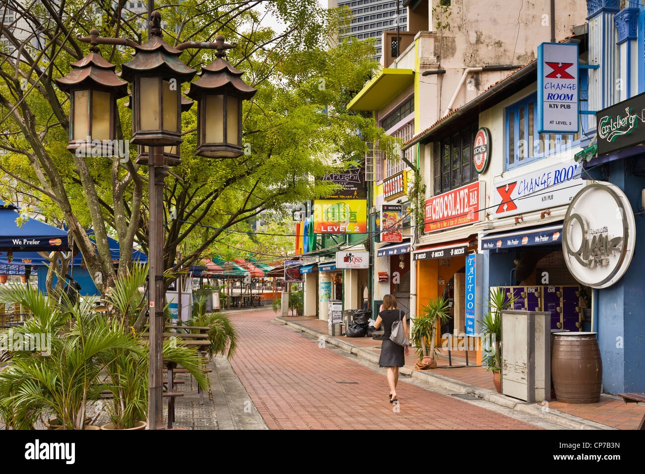 Shops and restaurants on Boat Quay, Singapore, early in the day before the crowds arrive. Stock Photo