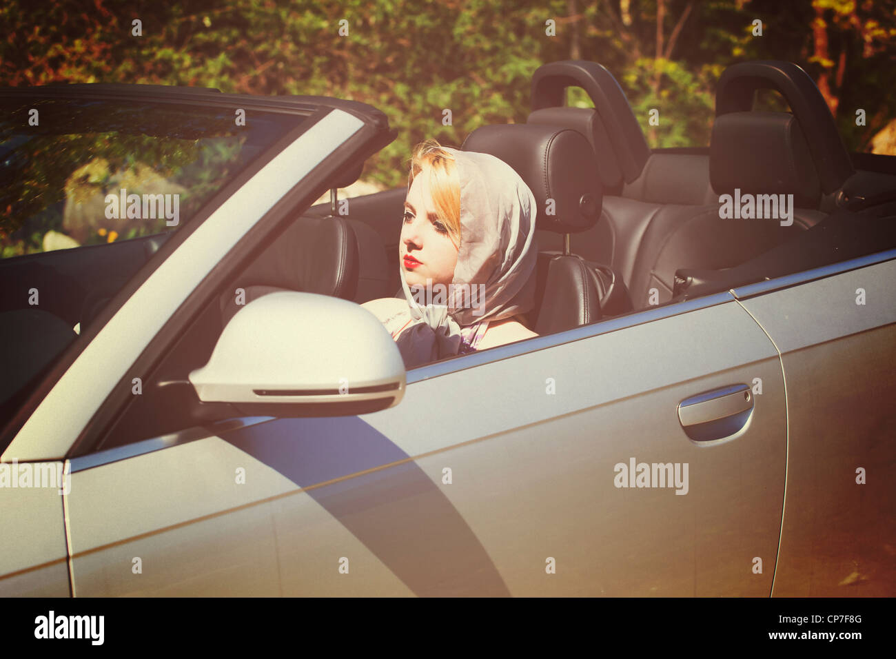 Woman scarf convertible hires stock photography and images Alamy