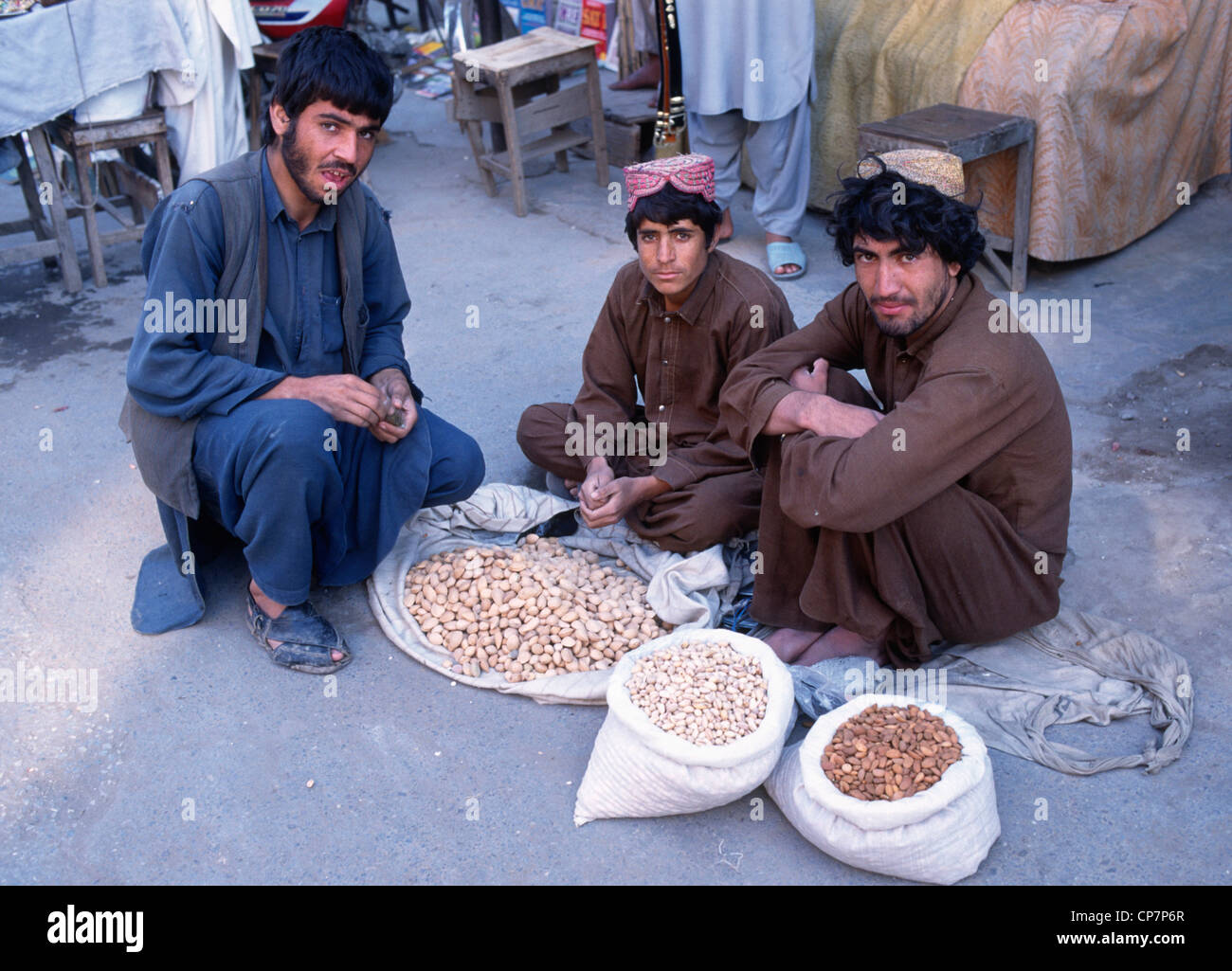Pakistan, Punjab, Lahore, Anarkali Bazar, street vendors, people Stock