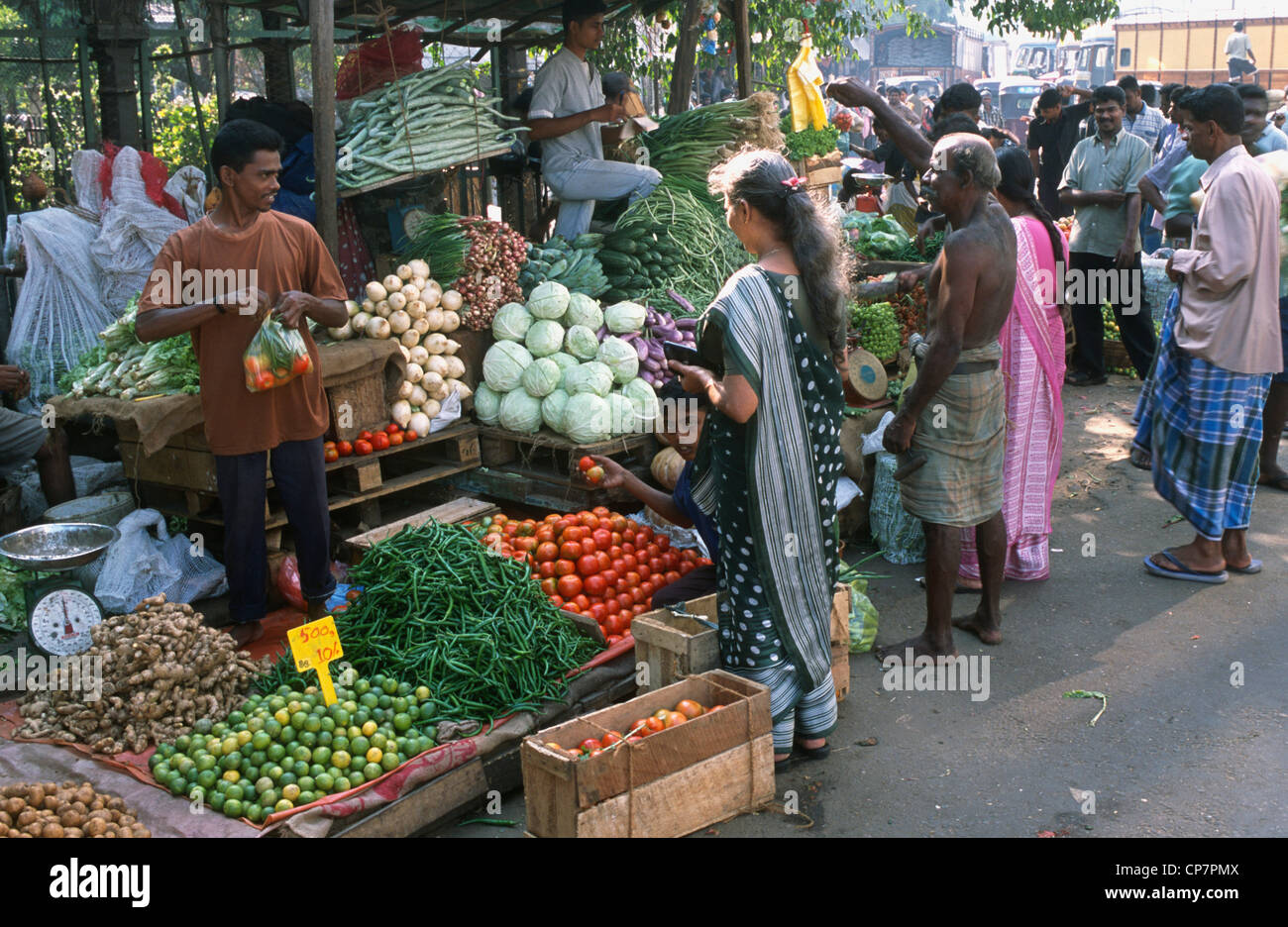 Ввп шри ланки. Рынок Петтах Шри Ланка. Коломбо Петтах. Рынок Петах Коломбо. Рынок продуктовый Шри Ланки.