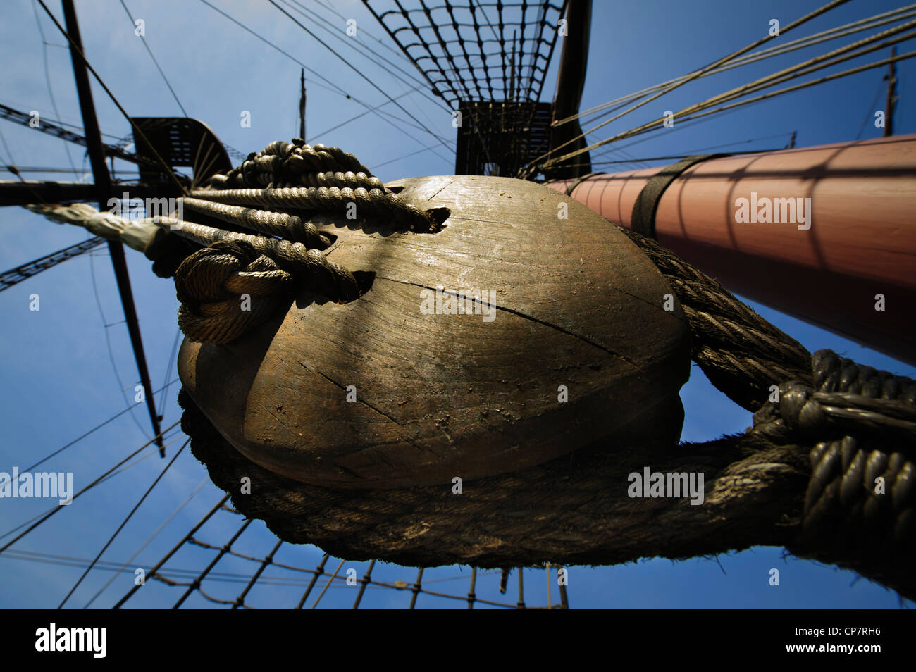 GAWEGM 8mm Wooden Pulleys - 20pcs Ship Model Building Kit Accessories