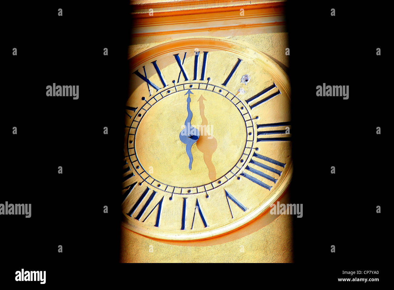Public clock hi-res stock photography and images - Alamy