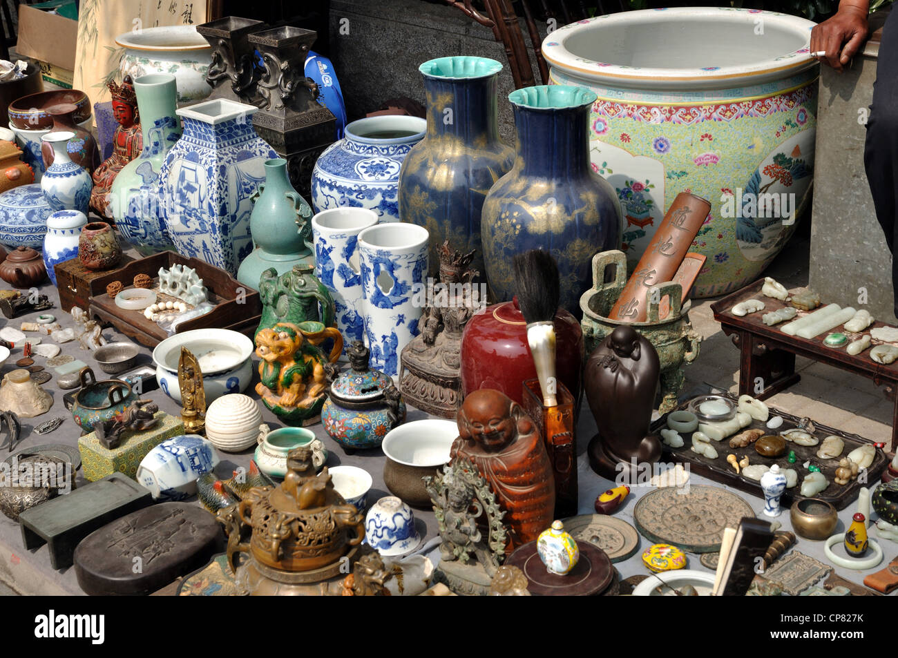 Antiques stall, Antiques Market, Shenyang Lu and surrounding streets, Tianjin, Hebei, China. Stock Photo