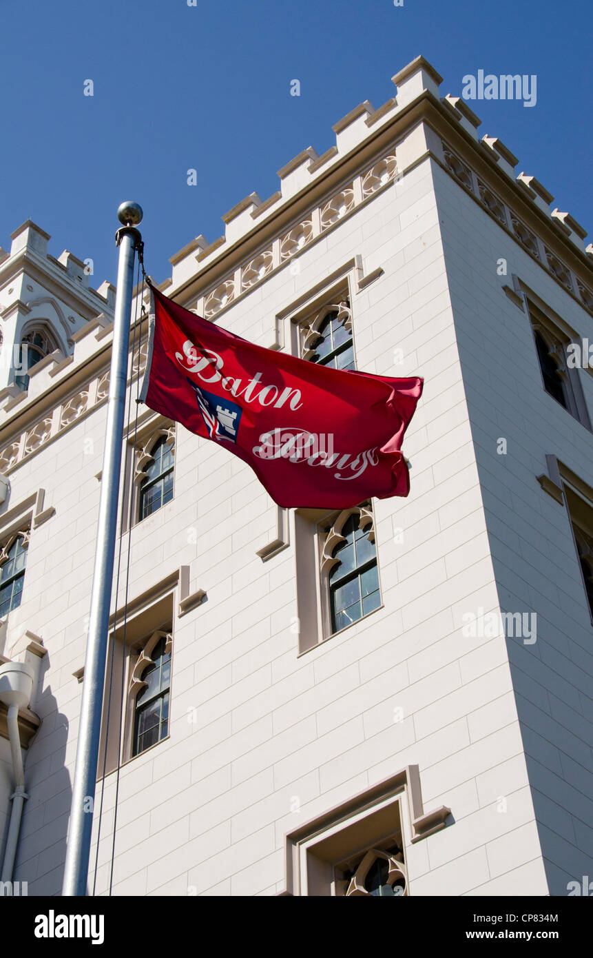 Louisiana, Baton Rouge. Baton Rouge flag in front of Louisiana Old