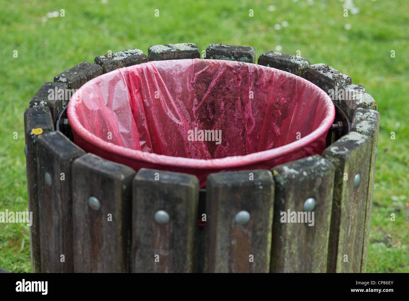 Empty bin hires stock photography and images Alamy