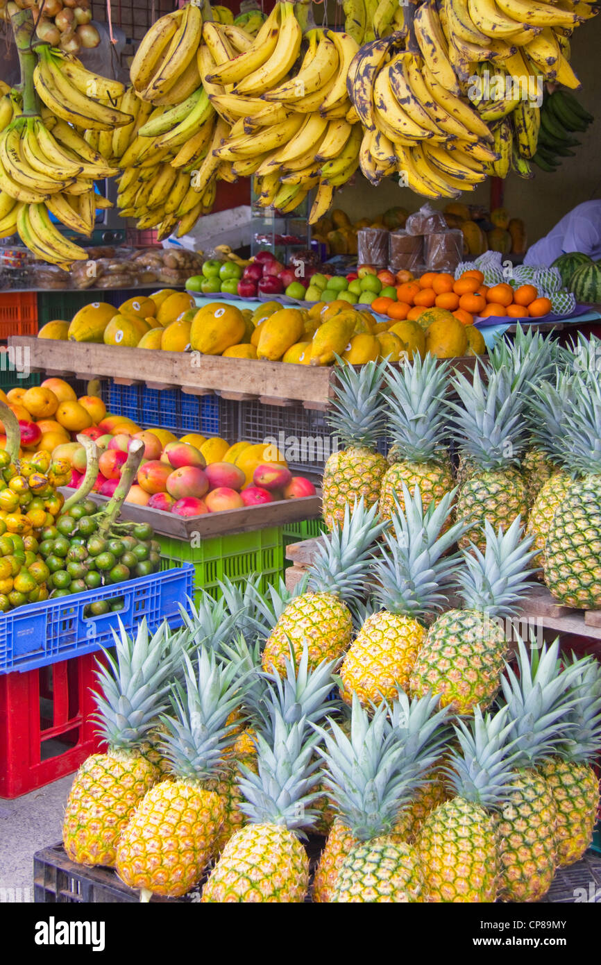 Crates for sale oranges hanging mangoes fruit and vegetable stall hires stock photography and