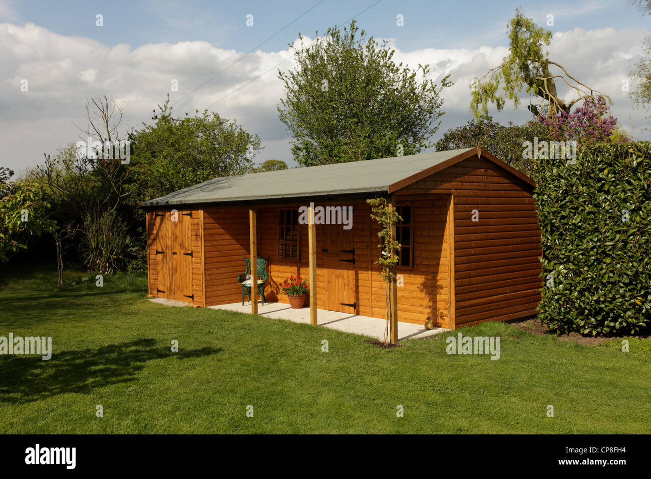 Timber outhouse shed in an English back garden Stock Photo Alamy