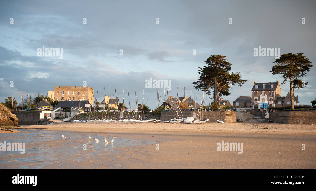 The Grand'Plage of the seaside resort Saint-Lunaire at low tide with its seafront villas Stock Photo