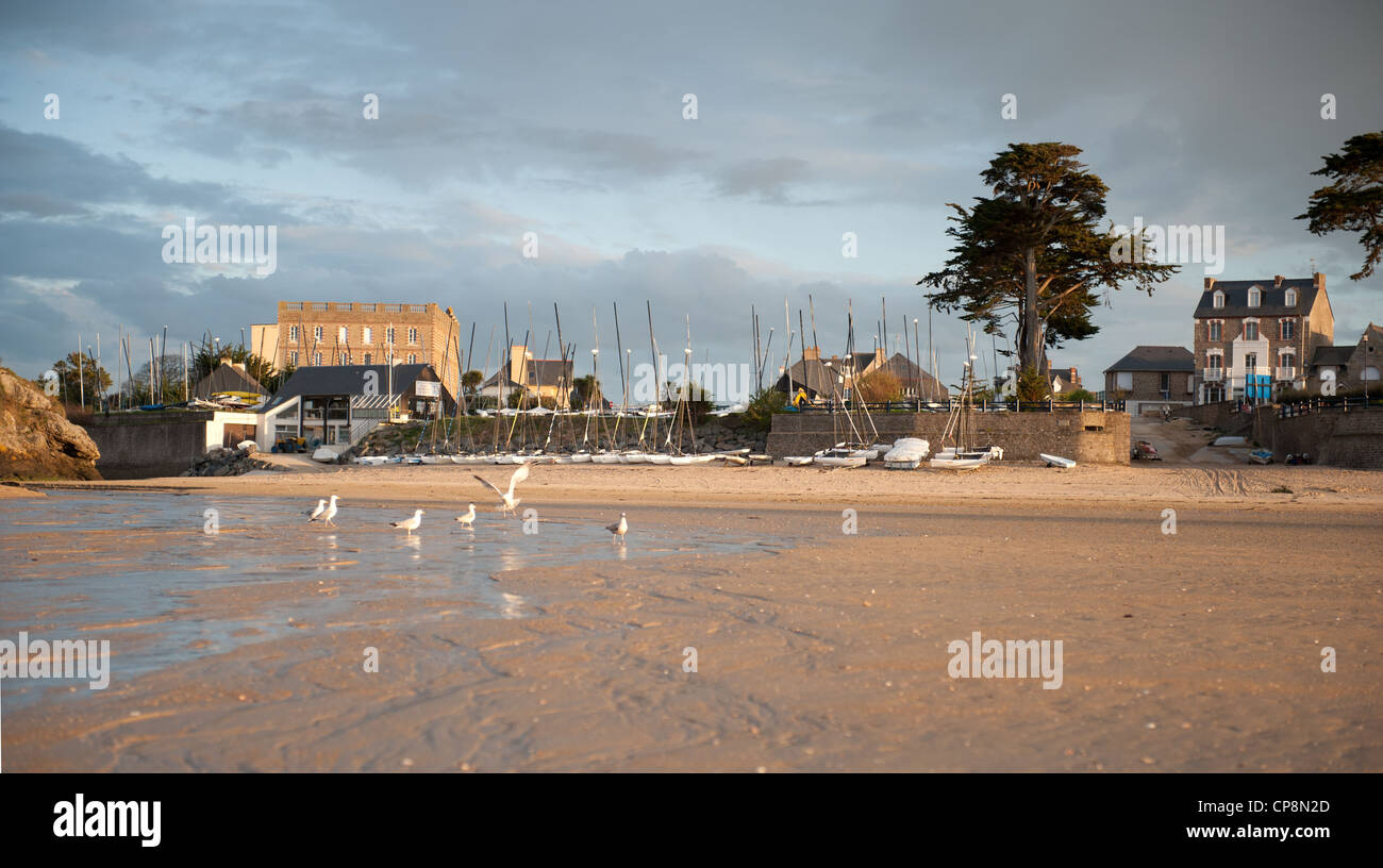 The Grand'Plage of the seaside resort Saint-Lunaire at low tide with its seafront villas Stock Photo