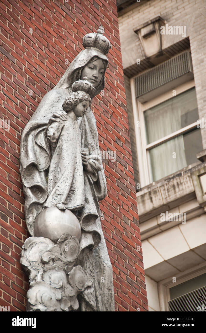 Religious statue of mary hi-res stock photography and images - Alamy