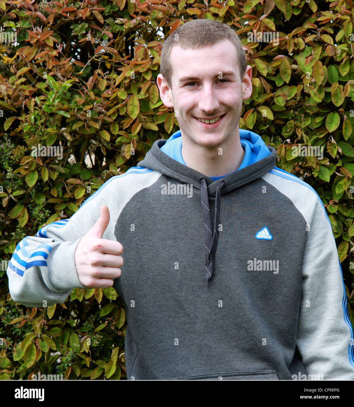 Thumbs up hand gesture hi-res stock photography and images - Alamy