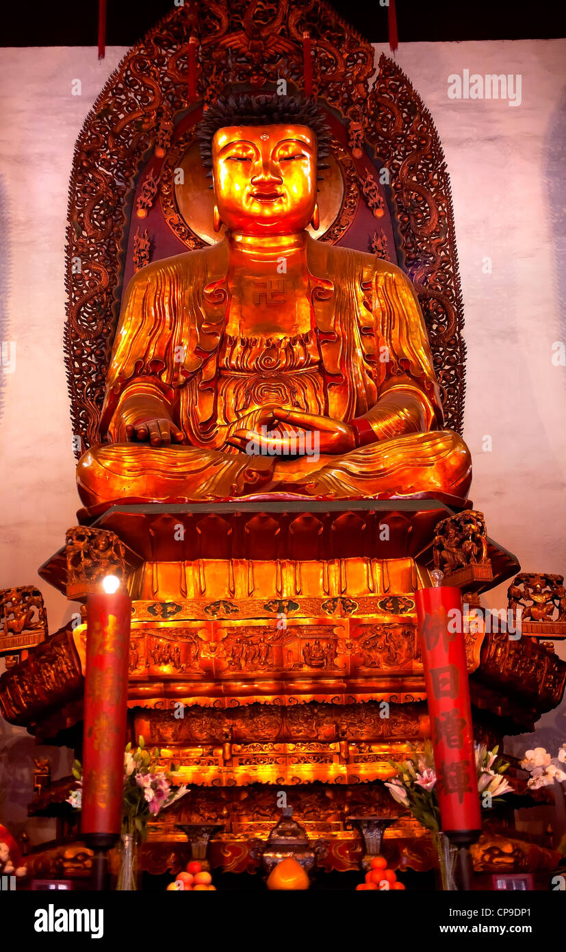 Gold buddhist statue hires stock photography and images Alamy