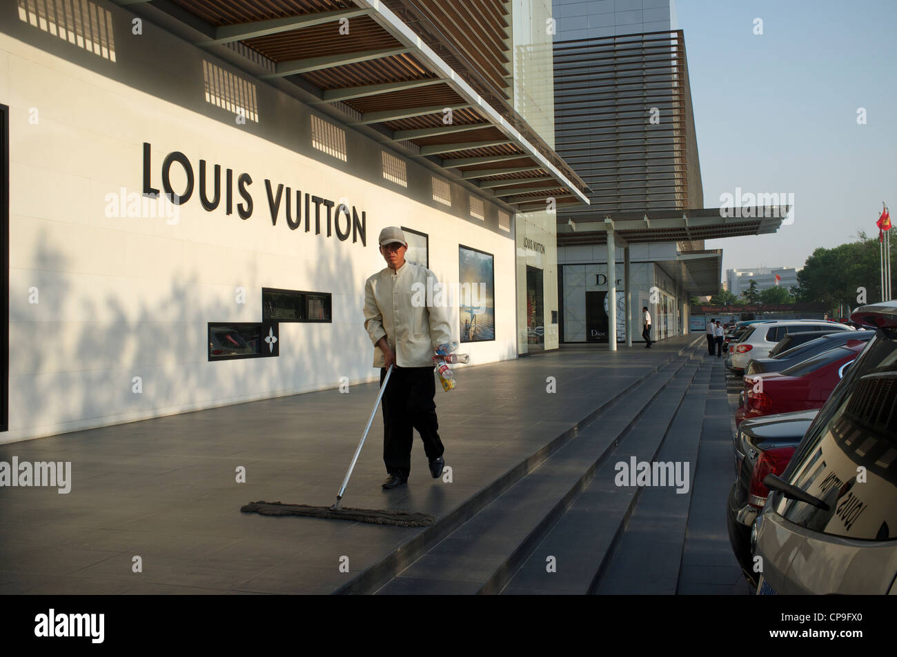 Magasin De Louis Vuitton En ÉDITORIAL De Stockholm Image éditorial - Image  du downtown, architecture: 125111110
