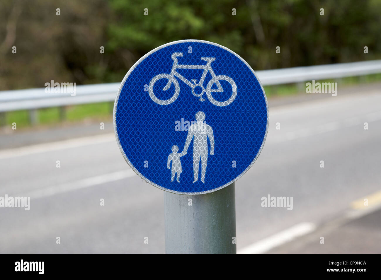 Cycle path sign hires stock photography and images Alamy