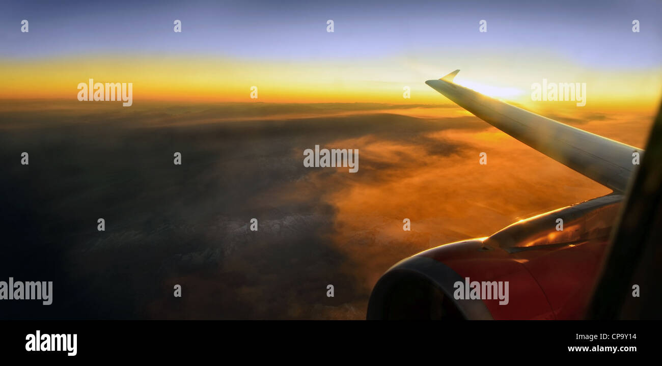 Airplane flying sunset hires stock photography and images Alamy