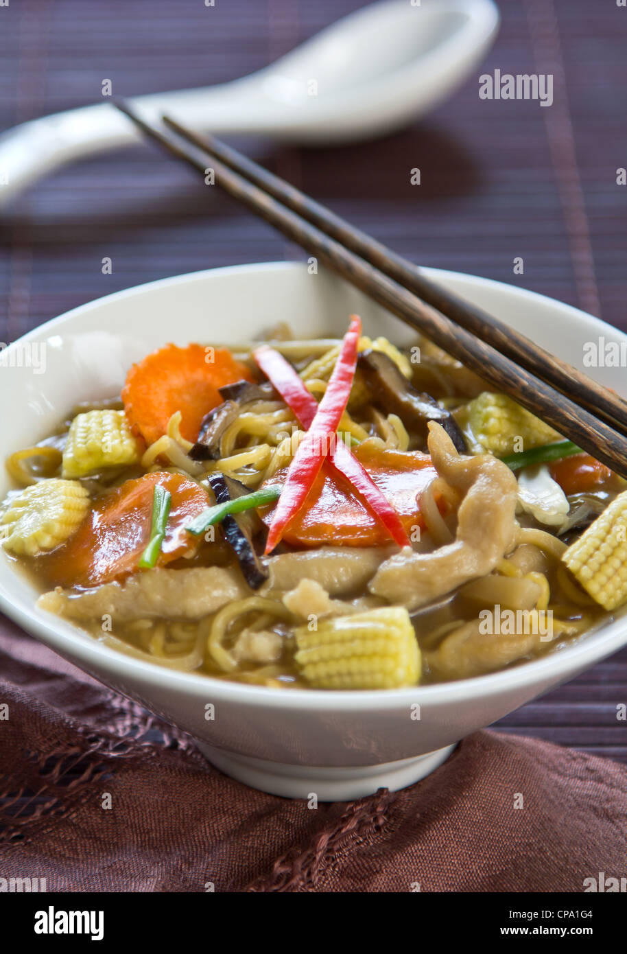 Noodle gravy with chicken and mushroom Stock Photo Alamy