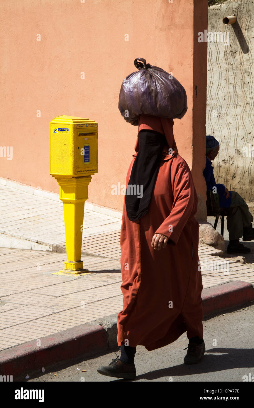 Moroccan Lady carrying bag on her head Stock Photo Alamy