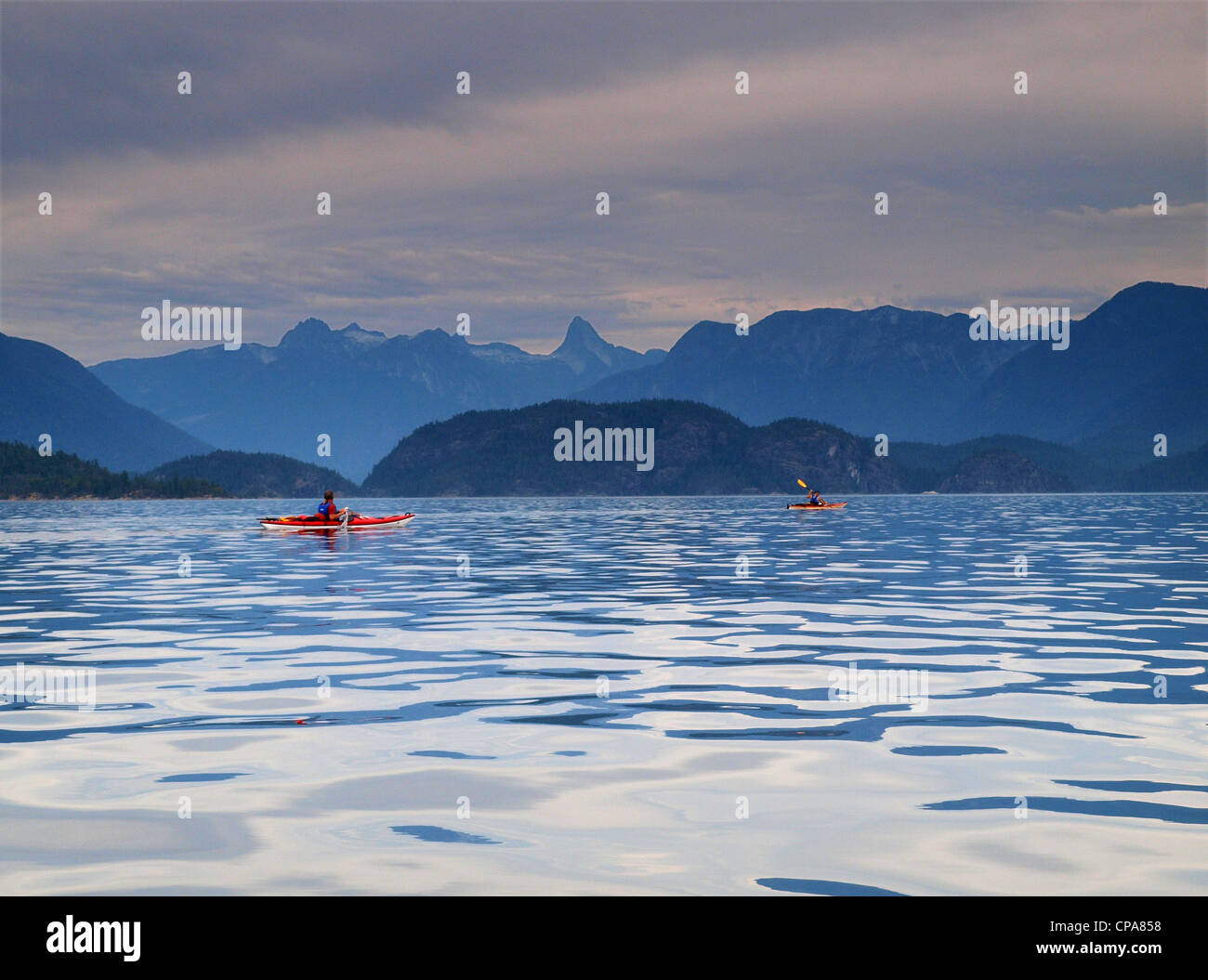 Canada kayaking mountains hires stock photography and images Alamy