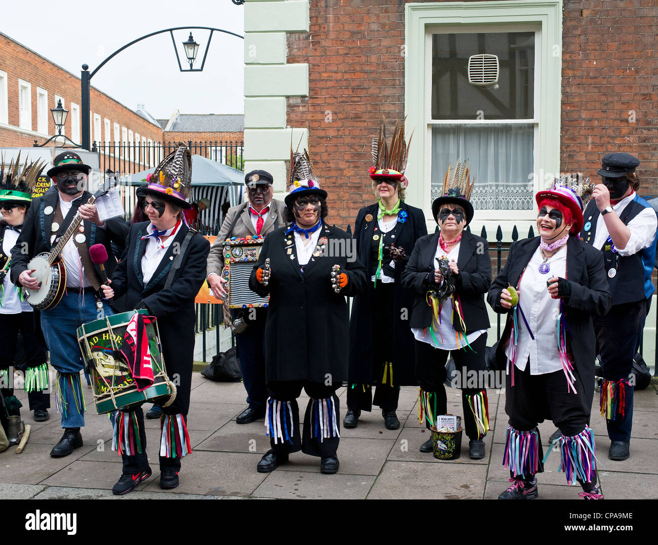 Dead Horse Morris and Broomdashers Ladies Morris musicians performing at the Sweeps Festival in Rochester in Kent Stock Photo